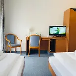 Zur Eiche 3*